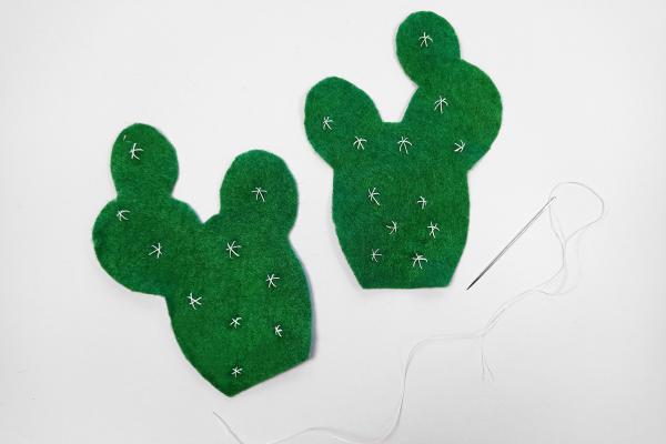 Šité kaktusy - praktický ihelníček aj módna dekorácia