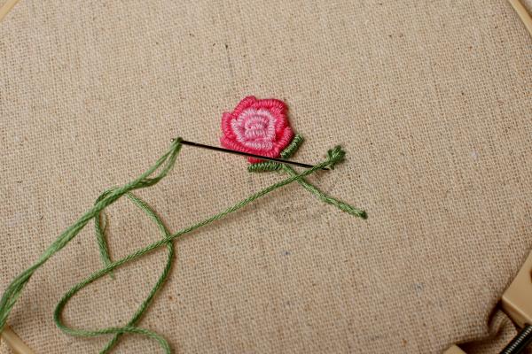 Návod na vyšívanú ružičku