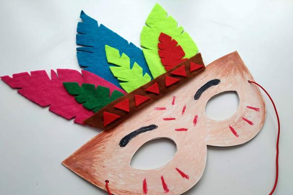 Zdobenie karnevalovej masky pre deti