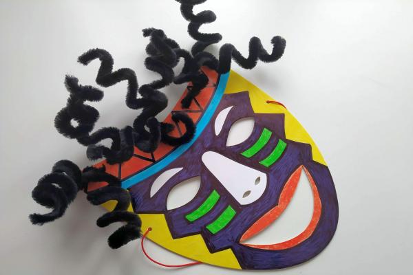 Zdobenie karnevalovej masky pre deti