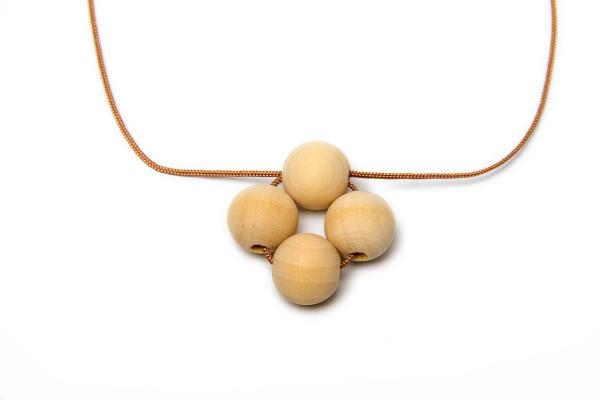 Podtácka z drevených korálikov