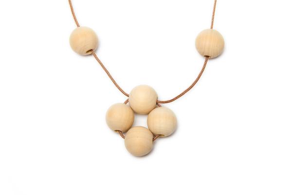 Podtácka z drevených korálikov