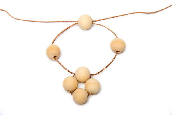 Podtácka z drevených korálikov