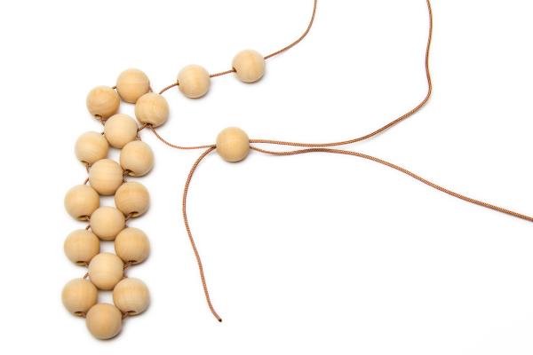 Podtácka z drevených korálikov