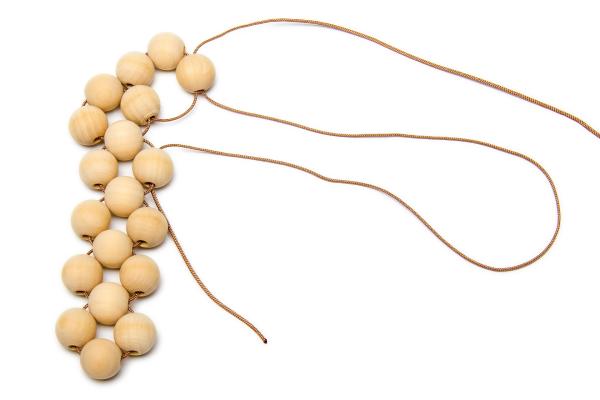 Podtácka z drevených korálikov