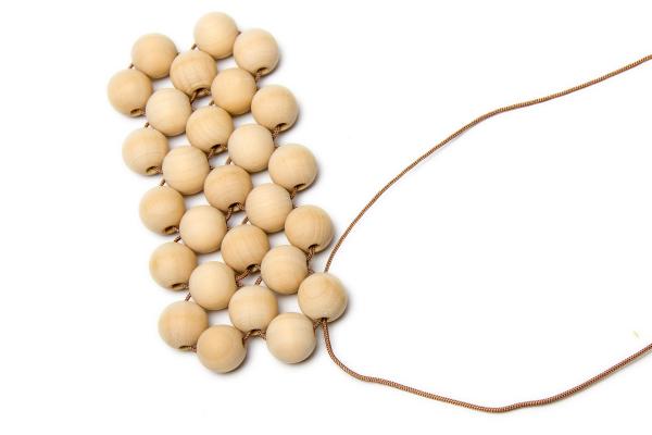 Podtácka z drevených korálikov