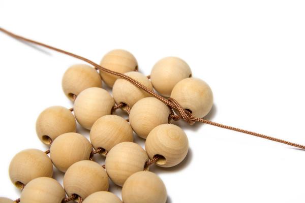 Podtácka z drevených korálikov