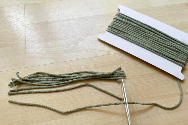 Venček s motívom imela zo šnúry