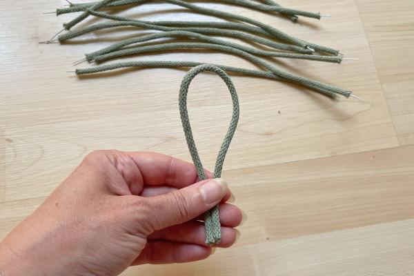 Venček s motívom imela zo šnúry