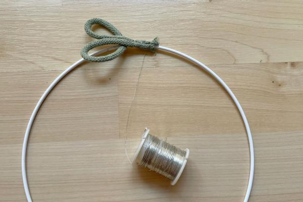 Venček s motívom imela zo šnúry