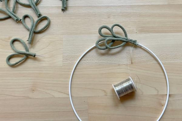 Venček s motívom imela zo šnúry