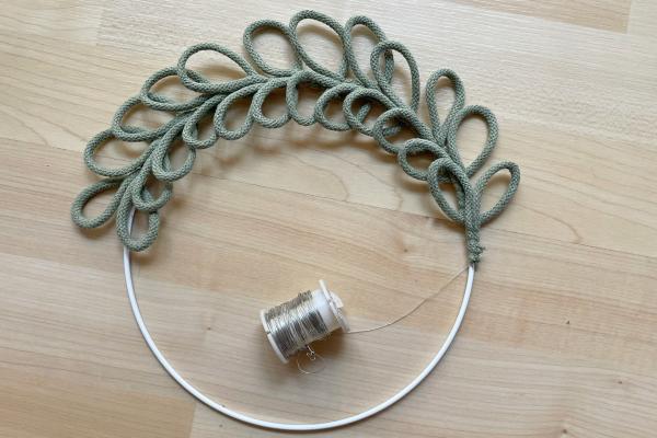 Venček s motívom imela zo šnúry