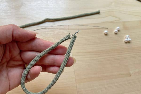 Venček s motívom imela zo šnúry