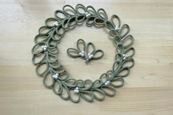 Venček s motívom imela zo šnúry