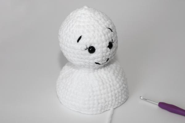 Uháčkujte si snehuliaka