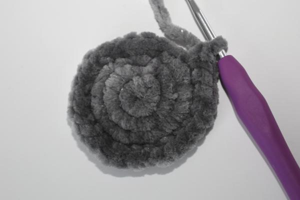 Uháčkujte si snehuliaka