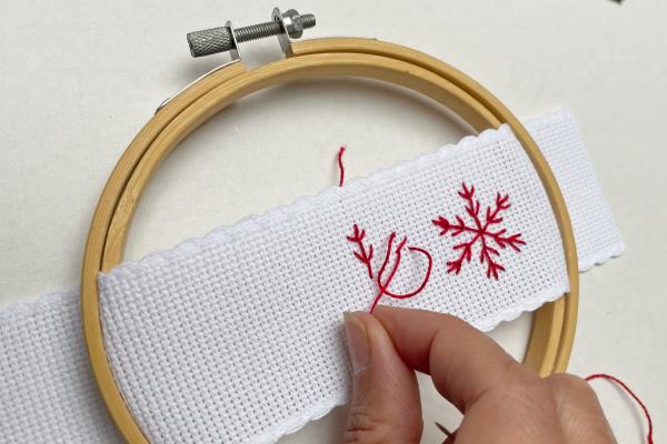Ako jednoducho vyšiť vločku na prianie