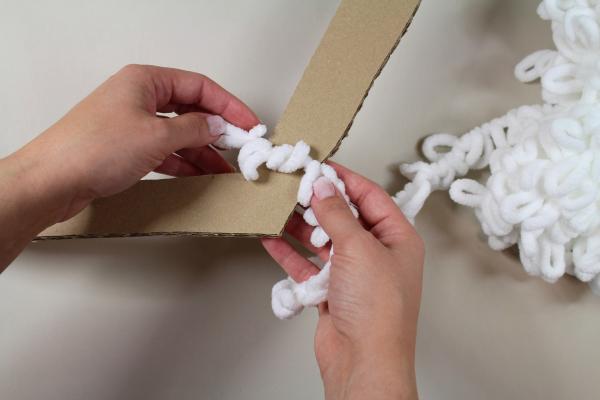 Romantické srdce z priadze a kvetín