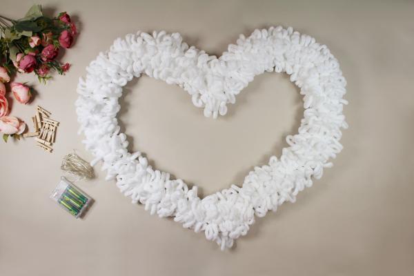 Romantické srdce z priadze a kvetín