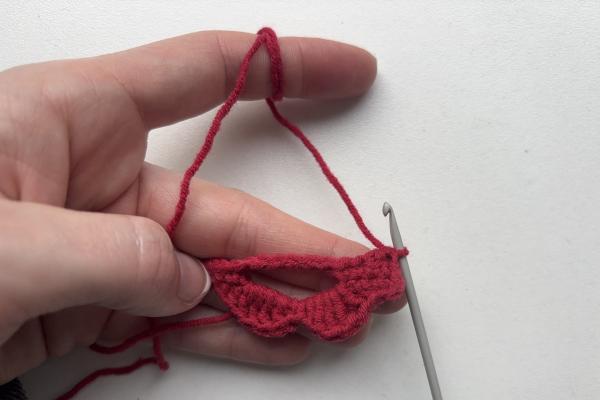 Uháčkujte si brošňu v tvare pusy