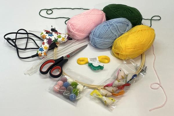 Ako vyrobiť veselý veniec s vtáčikmi