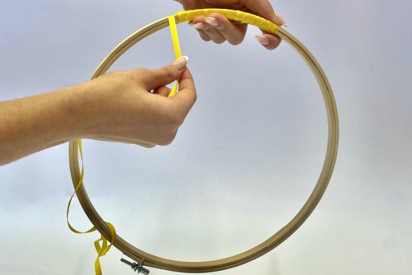 Ako vyrobiť veselý veniec s vtáčikmi