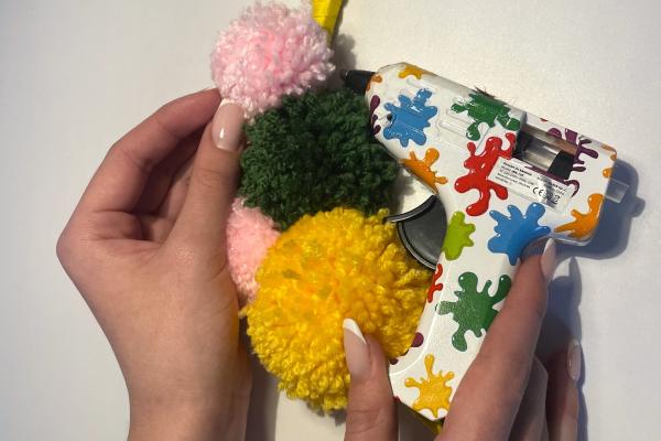 Ako vyrobiť veselý veniec s vtáčikmi