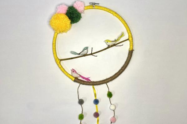 Ako vyrobiť veselý veniec s vtáčikmi