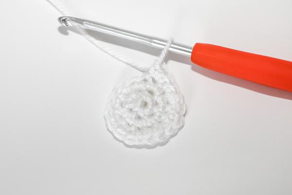 Uháčkujte si veselú hus s dlhým krkom