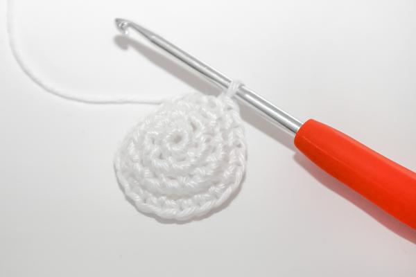 Uháčkujte si veselú hus s dlhým krkom