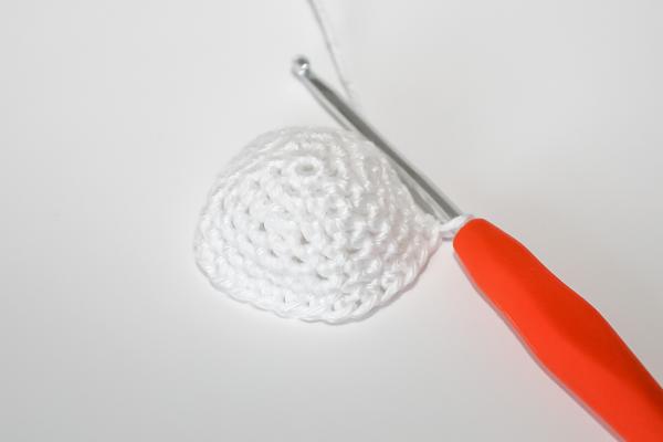 Uháčkujte si veselú hus s dlhým krkom