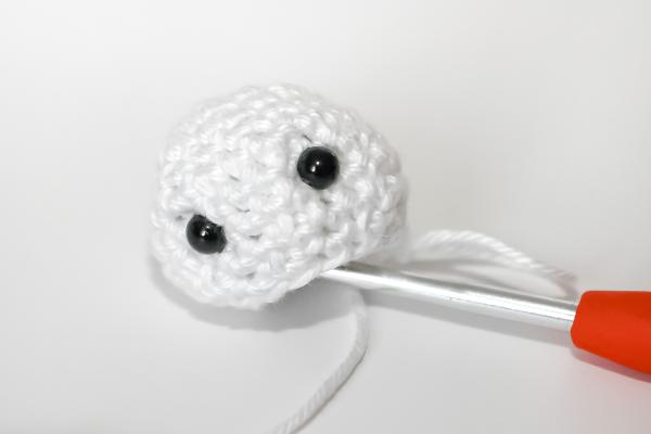 Uháčkujte si veselú hus s dlhým krkom