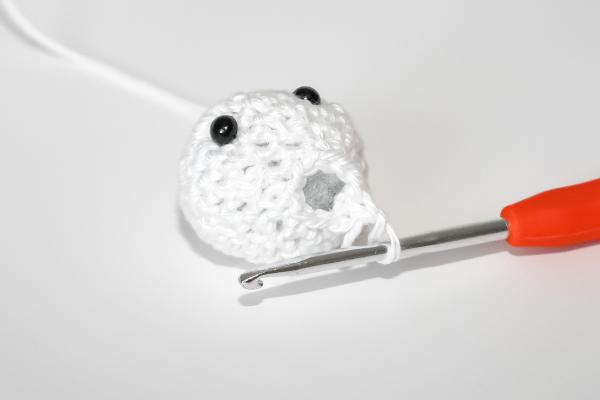 Uháčkujte si veselú hus s dlhým krkom