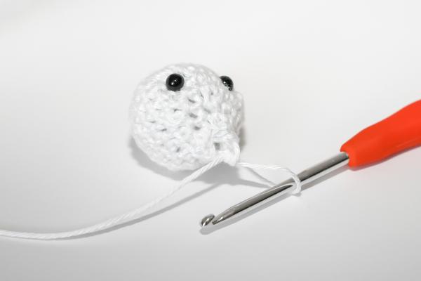 Uháčkujte si veselú hus s dlhým krkom