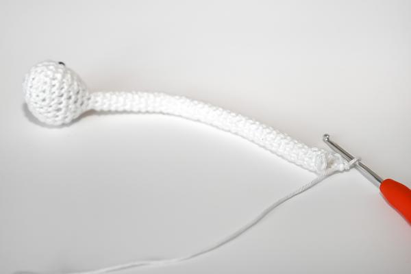 Uháčkujte si veselú hus s dlhým krkom