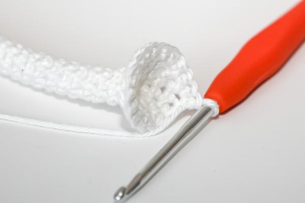 Uháčkujte si veselú hus s dlhým krkom