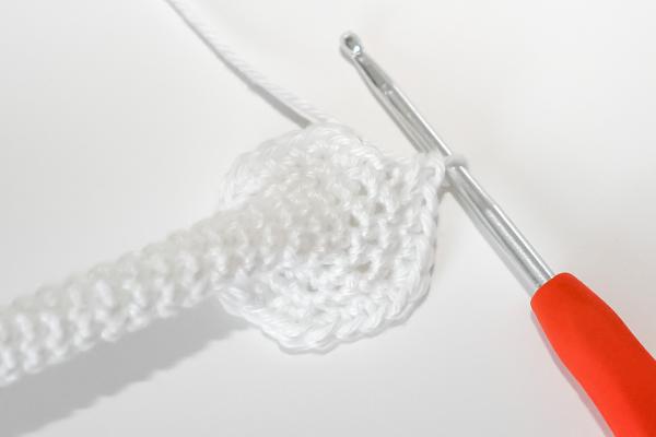 Uháčkujte si veselú hus s dlhým krkom