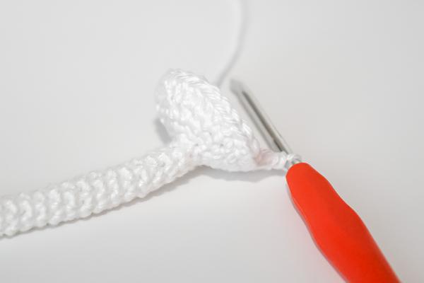 Uháčkujte si veselú hus s dlhým krkom