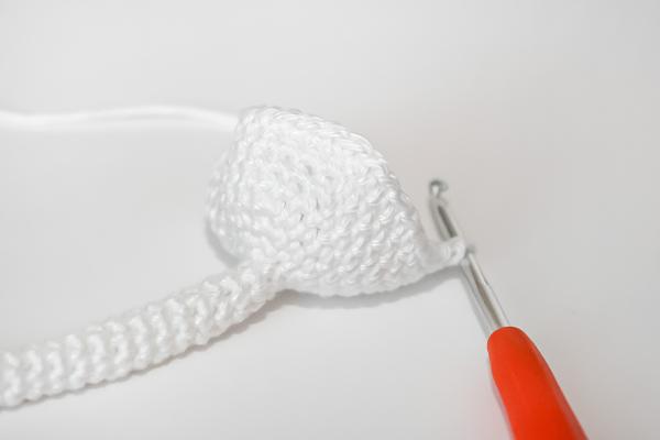 Uháčkujte si veselú hus s dlhým krkom