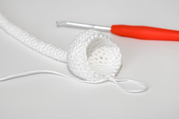 Uháčkujte si veselú hus s dlhým krkom