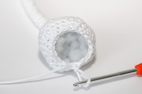 Uháčkujte si veselú hus s dlhým krkom