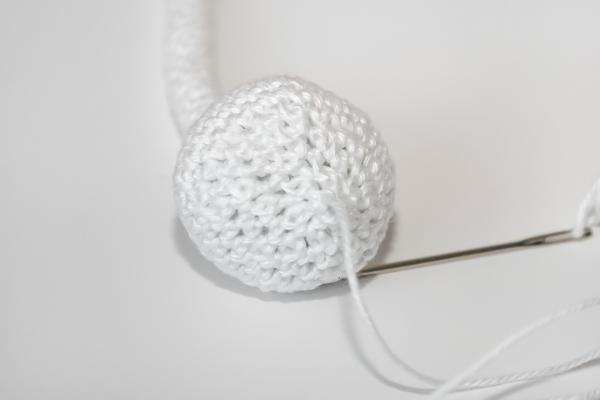 Uháčkujte si veselú hus s dlhým krkom