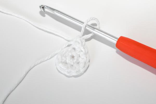 Uháčkujte si veselú hus s dlhým krkom