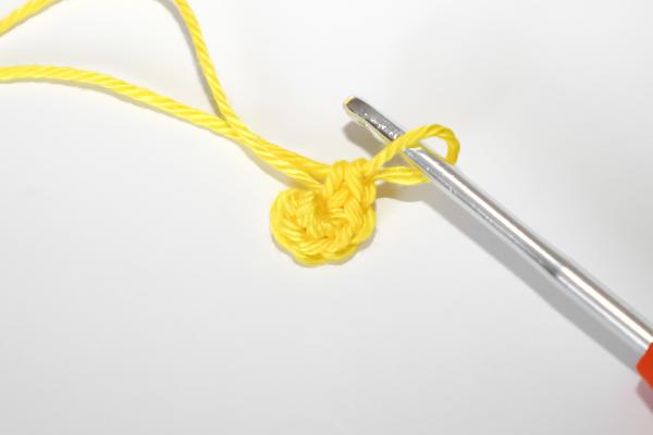 Uháčkujte si veselú hus s dlhým krkom