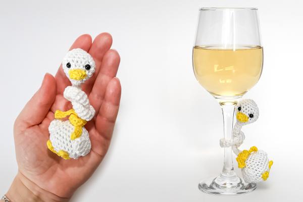 Uháčkujte si veselú hus s dlhým krkom