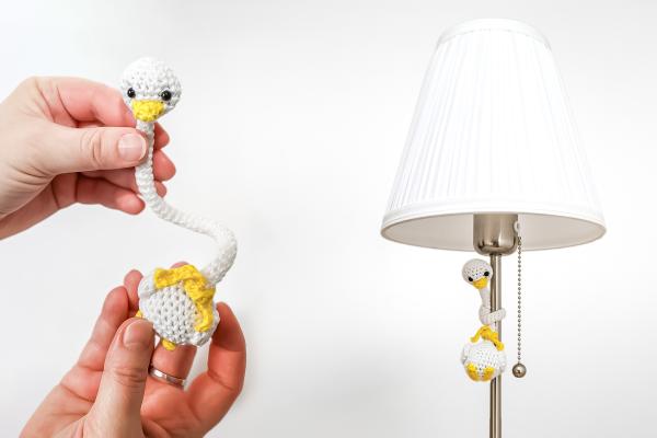 Uháčkujte si veselú hus s dlhým krkom