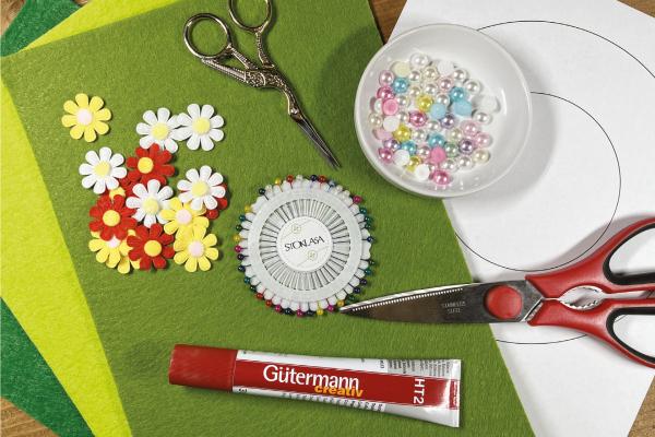 Jednoduché filcové prestieranie s kvetinami