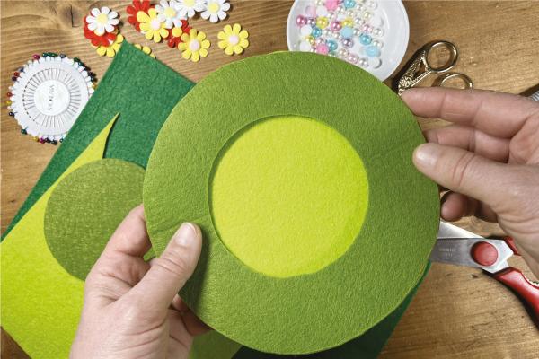 Jednoduché filcové prestieranie s kvetinami