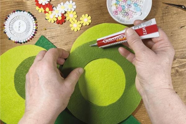 Jednoduché filcové prestieranie s kvetinami