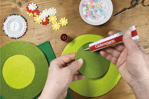 Jednoduché filcové prestieranie s kvetinami